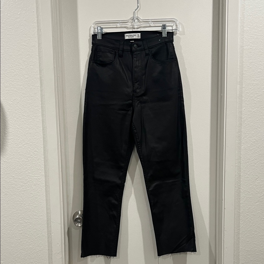 Abercrombie & Fitch the ankle straight ultra high-rise 27/4 short